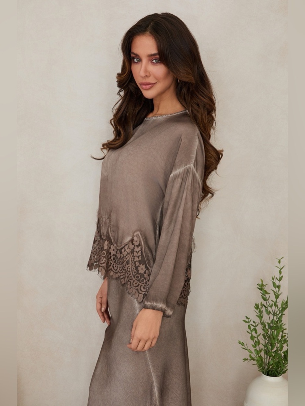 (235139/23239-BWN) LACE HEM VISCOSE CREW NECK LONG SLEEVE - Picture 2 of 4